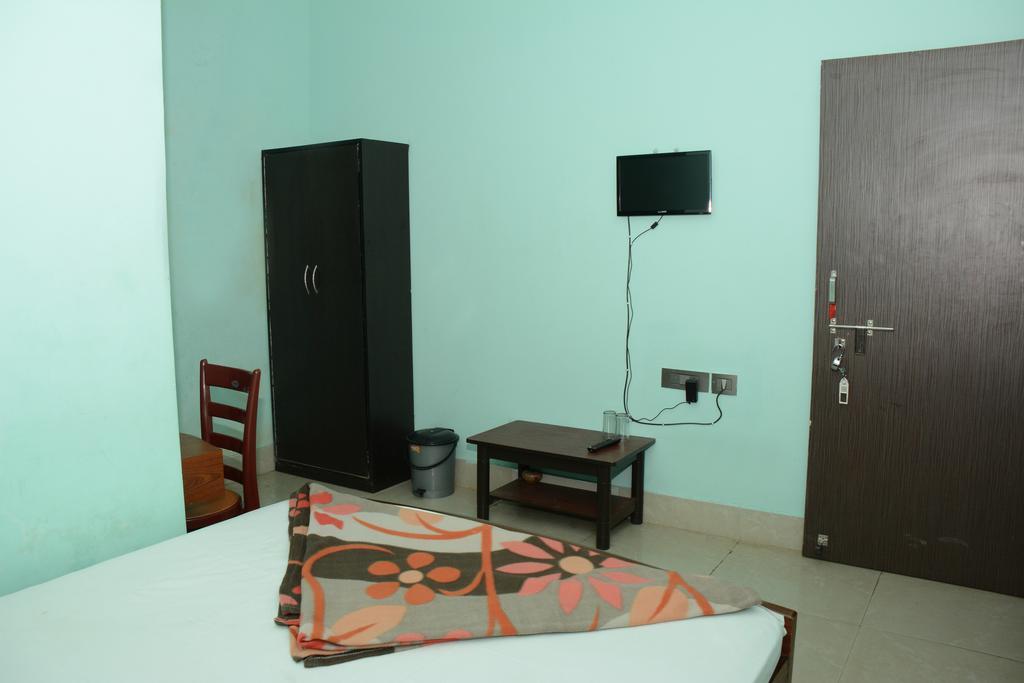 Hotel Nirmal Inn Bhubaneswar Room photo