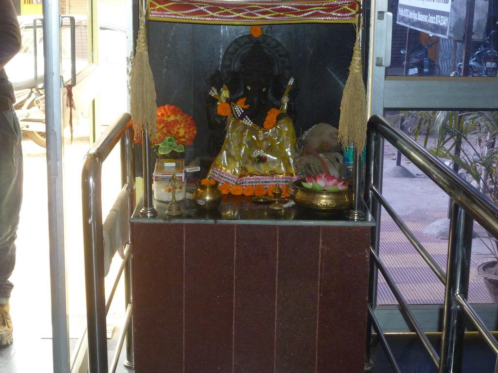 Hotel Nirmal Inn Bhubaneswar Exterior photo